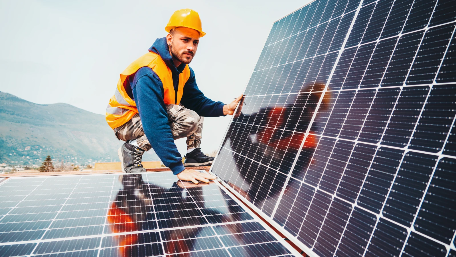 Esquema de instalación fotovoltaico: ¿Cuándo conviene poner paneles en paralelo? ¿y en serie?